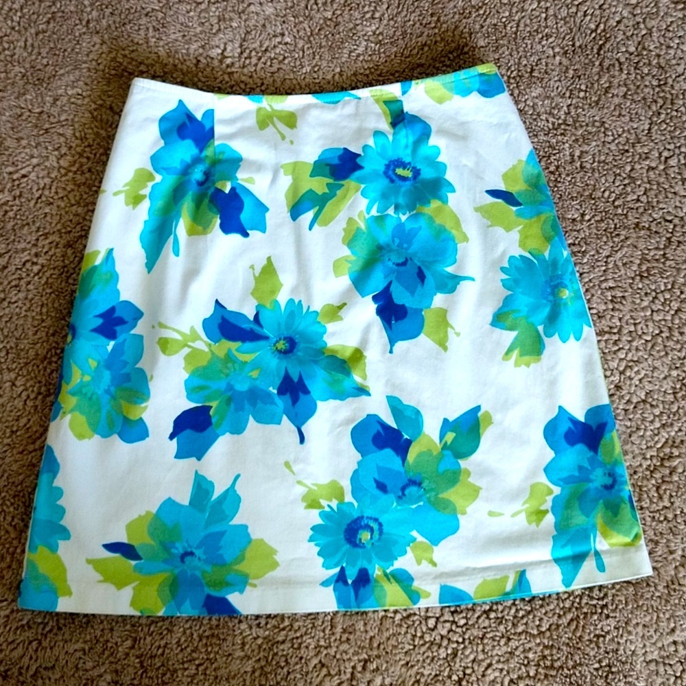 Beautiful white w/ blue and green floral print size 7/8 skirt
